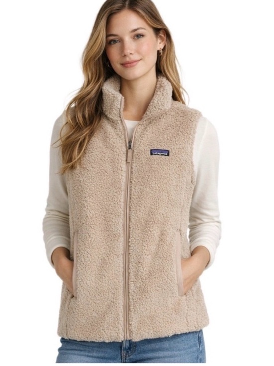 Patagonia Jackets & Blazers - Patagonia Los Gatos plush vest in beige Size small